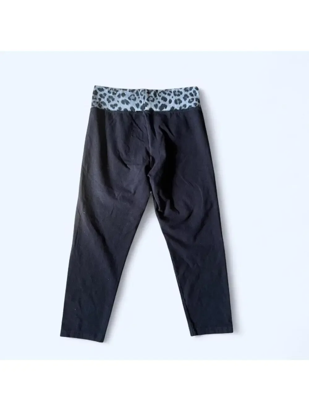 City Streets Y2K Leopard Fold Over Capri Leggings Size Medium - Picture 4 of 6